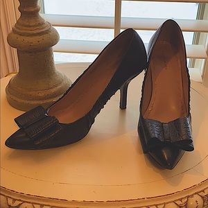 Tahari black pumps